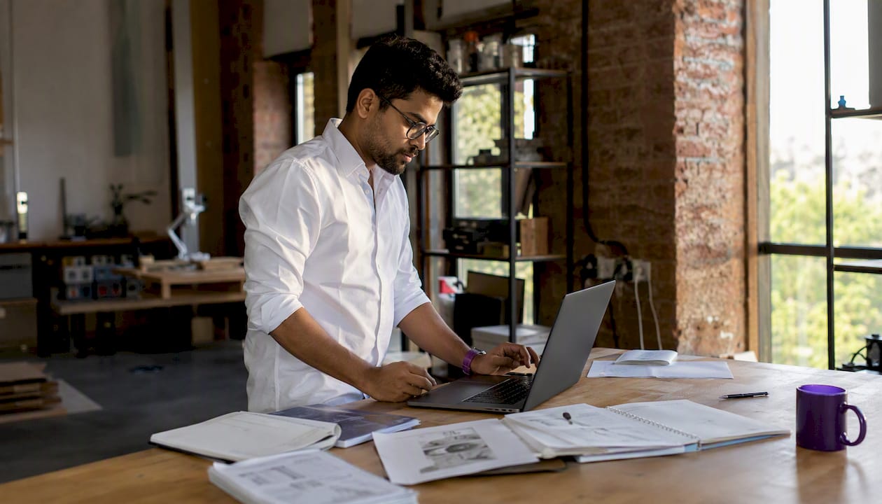 Engineer configuring application monitoring